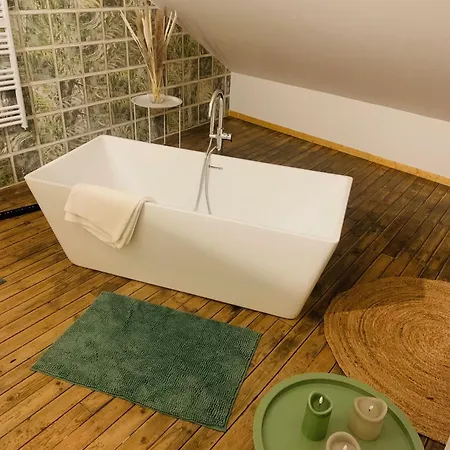 Superbe Loft Jacuzzi Cinema Сasa de vacaciones Néris-les-Bains